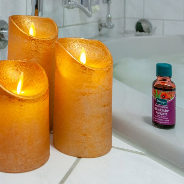 tp-hotelberatung-relax-hotel-standard-doppelzimmer-klima-badewanne-5 Kerzen der Badewanne