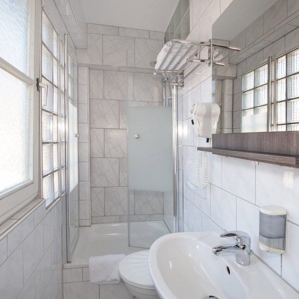 tp-hotelberatung-relax-hotel-standard-einzelzimmer-5 Bad Standard Einzelzimmer