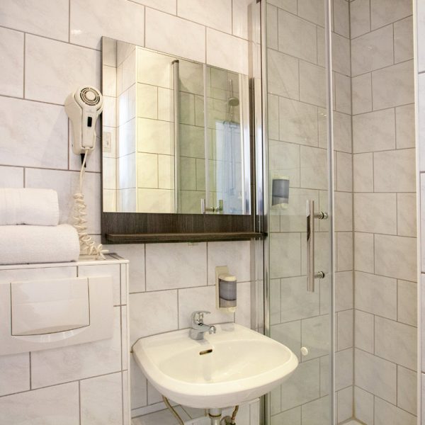 tp-hotelberatung-relax-hotel-standard-einzelzimmer-6 Bad Standard Einzelzimmer